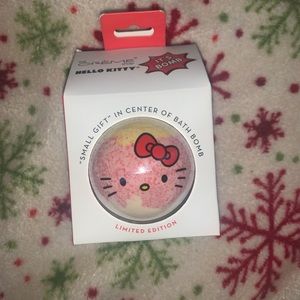 NWT SOLD OUT hello kitty bath bomb💘